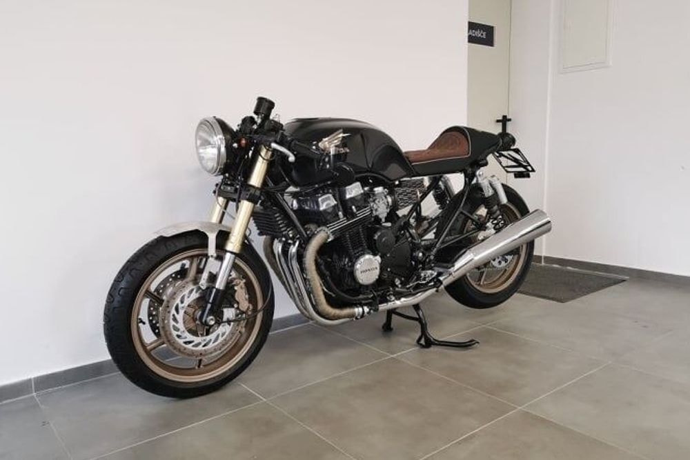 Rent a custom caferacer