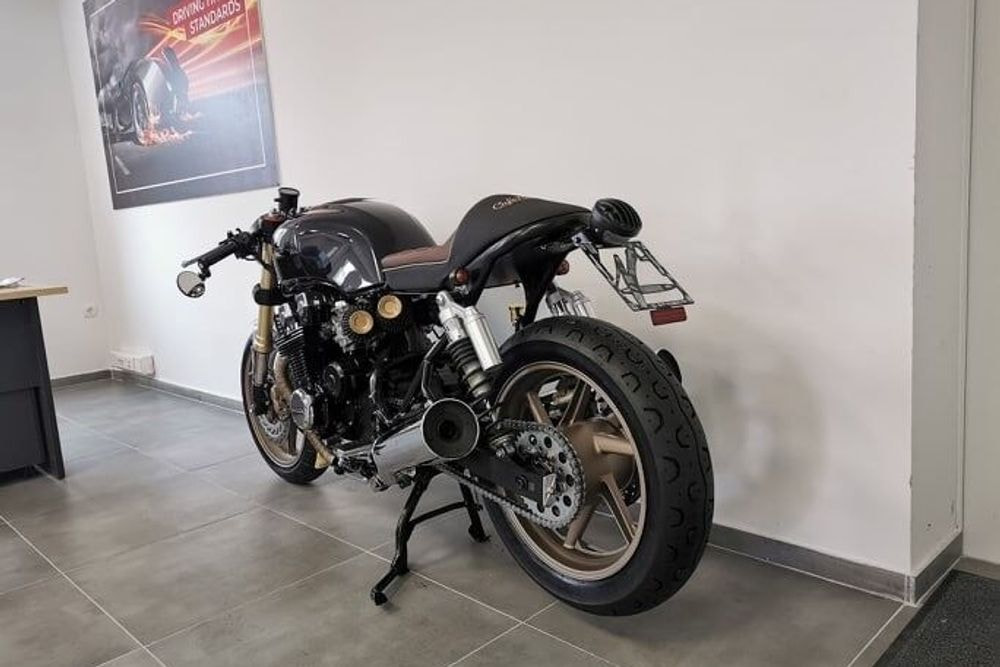 Rent a custom caferacer